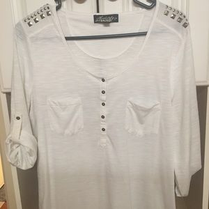 Cute white top with pockets